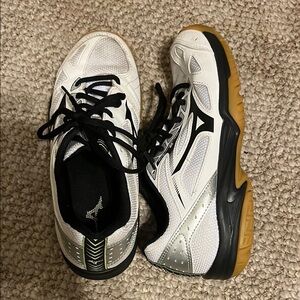 Mizuno White and Black Sports Sneakers